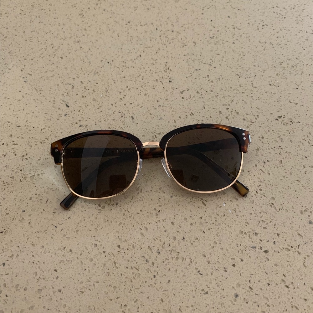 Tortoise shell glasses. - Picture 2 of 3